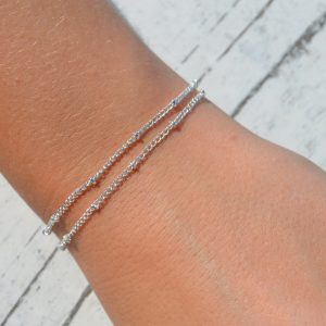 Dubbele zilveren armband met balletjes