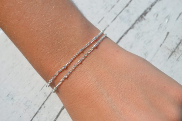 Dubbele zilveren armband met balletjes